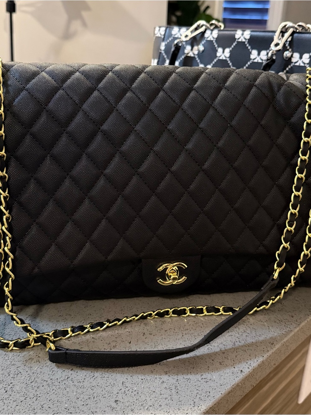 Large CHANEL Black Quilted Shoulder Bag with Gold Chain - Picture 4 of 5
